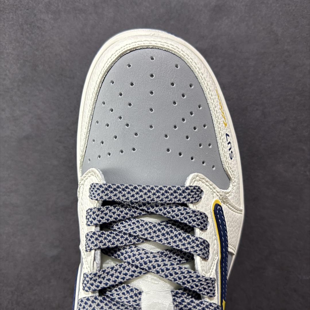 图片[8]-【定制版】Travis Scott x Fragment Design x Air Jordan 1 Low OG SP AJ1 乔1 小米联名 流星蓝 低帮文化休闲板鞋  #多方联名合作融合了Travis Scott 独特的音乐风格，藤原浩个性的设计风格以及Jordan品牌的经典元素 使其成为一双具有独特身份和价值的鞋子 清新而立体的外观加上联名标识更突出了其独特身份 这种配色方案显示出活力和时尚感 在视觉上引人注目 鞋身的质感和细腻的细节处理使其显得高端而格调十足 这款“倒钩”联名是设计与创意完美结合 融合多方的个性风格是一款备受瞩目的潮流鞋款  货号：XX3168-212 尺码：36 36.5 37.5 38 38.5 39 40 40.5 41 42 42.5 43 44 44.5 45-选品中心