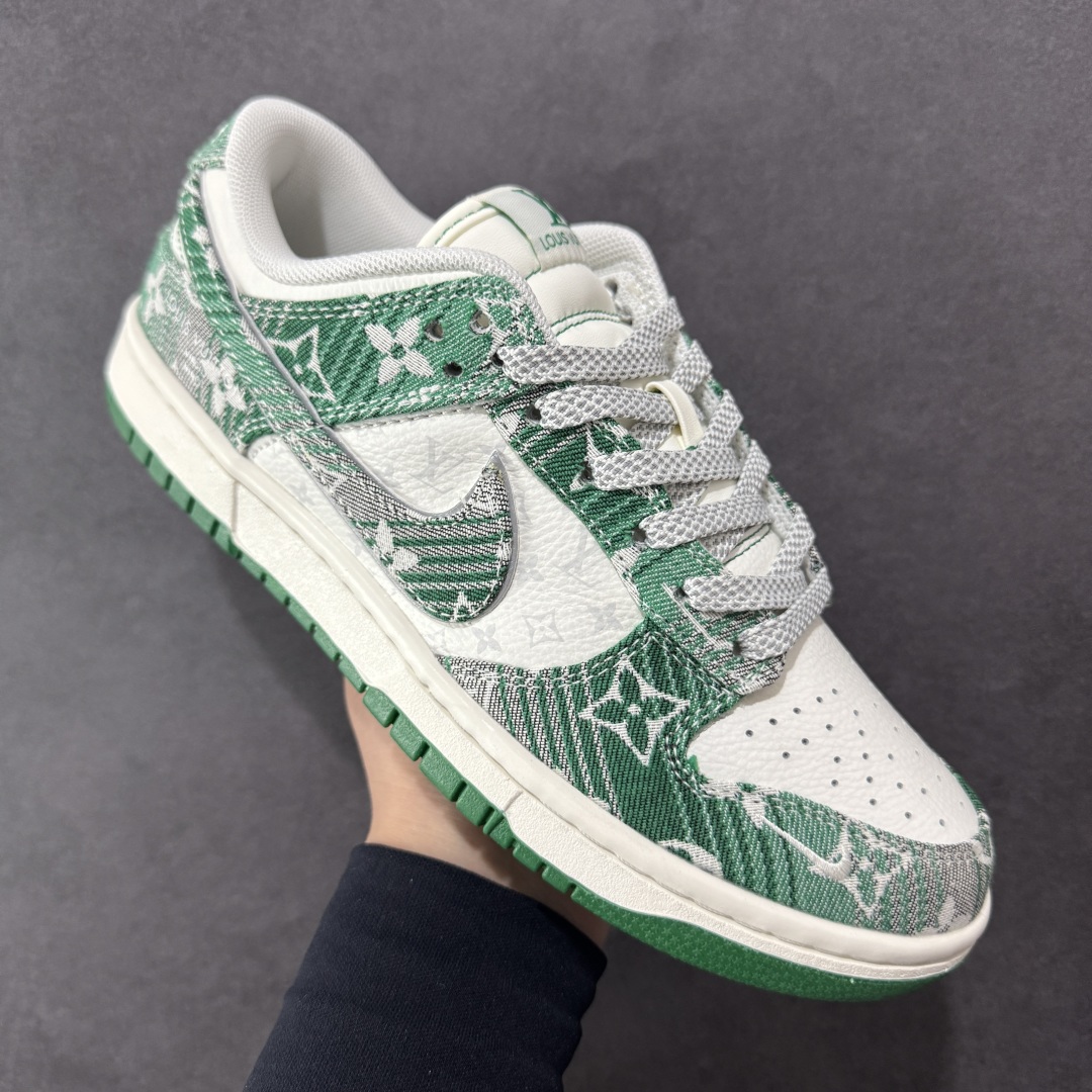 图片[3]-【定制版】Nike SB Dunk Low LV联名 灰绿牛仔 周年高端定制 低帮休闲板鞋  #定制鞋盒 大厂纯原品质出货 超高清洁度 皮料切割干净无任何毛边 细节完美   货号：SC9772-811 尺码：36 36.5 37.5 38 38.5 39 40 40.5 41 42 42.5 43 44 44.5 45-选品中心