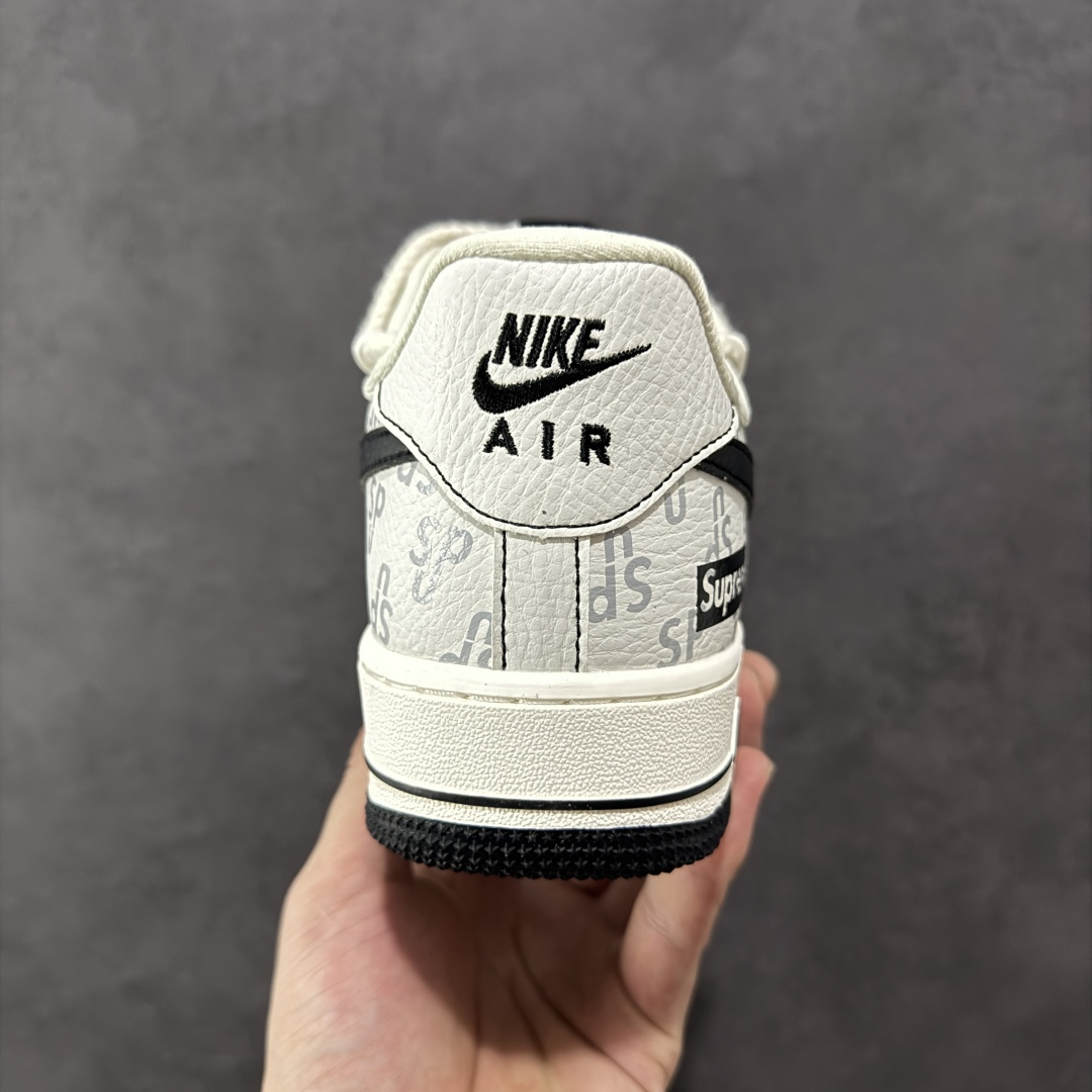 图片[4]-【定制版】海外爆款限量发售！高端定制Nike Air Force 1 \’07 Low Supreme联名— 白黑印花 高端定制 低帮休闲板鞋 定制鞋盒 大厂纯原品质出货 超高清洁度 皮料切割干净无任何毛边 细节完美 货号：AM1588-011 尺码：36 36.5 37.5 38 38.5 39 40 40.5 41 42 42.5 43 44 44.5 45-选品中心