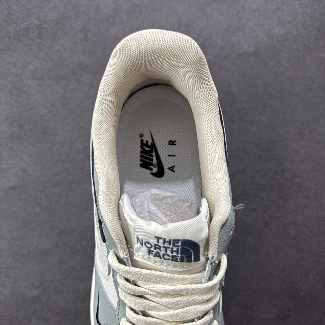 图片[7]-【定制版】海外爆款限量发售！高端定制Nike Air Force 1 \’07 Low 北面联名— 双钩浅灰黑 高端定制 低帮休闲板鞋 定制鞋盒 大厂纯原品质出货 超高清洁度 皮料切割干净无任何毛边 细节完美 货号：AM1588-003 尺码：36 36.5 37.5 38 38.5 39 40 40.5 41 42 42.5 43 44 44.5 45-选品中心