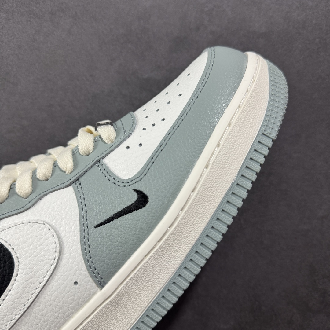 图片[5]-【定制版】海外爆款限量发售！高端定制Nike Air Force 1 \’07 Low 北面联名— 双钩浅灰黑 高端定制 低帮休闲板鞋 定制鞋盒 大厂纯原品质出货 超高清洁度 皮料切割干净无任何毛边 细节完美 货号：AM1588-003 尺码：36 36.5 37.5 38 38.5 39 40 40.5 41 42 42.5 43 44 44.5 45-选品中心
