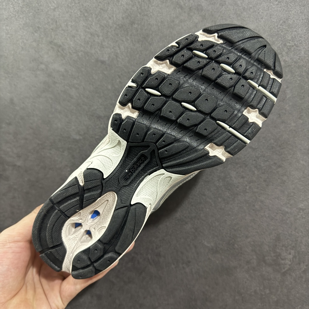 图片[9]-【K8版本】New Balance NB530 新百伦复古透气跑步鞋 抛弃过往以皮革为主的人气轮廓 以极具复古风范的跑鞋外观呈现 设计上全鞋以简约清爽的纯白色作基底 鞋身覆盖大面积织物网眼材质 并于鞋头、鞋带孔眼片等细节处点缀对比鲜明的反光银镀层凸显 鞋舌、侧身等位置则辅以一贯的「N」字标志和品牌徽标彰显身份 最后通过搭载的 ABZORB 缓震中底完善整体造型 货号：MR530KA 尺码：36-45带半码-选品中心