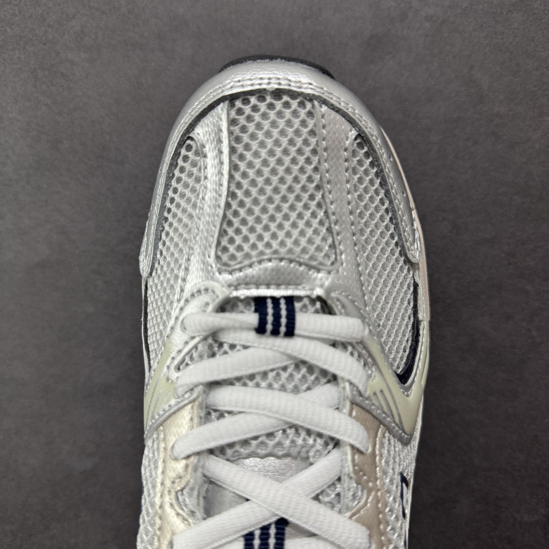 图片[8]-【K8版本】New Balance NB530 新百伦复古透气跑步鞋 抛弃过往以皮革为主的人气轮廓 以极具复古风范的跑鞋外观呈现 设计上全鞋以简约清爽的纯白色作基底 鞋身覆盖大面积织物网眼材质 并于鞋头、鞋带孔眼片等细节处点缀对比鲜明的反光银镀层凸显 鞋舌、侧身等位置则辅以一贯的「N」字标志和品牌徽标彰显身份 最后通过搭载的 ABZORB 缓震中底完善整体造型 货号：MR530KA 尺码：36-45带半码-选品中心