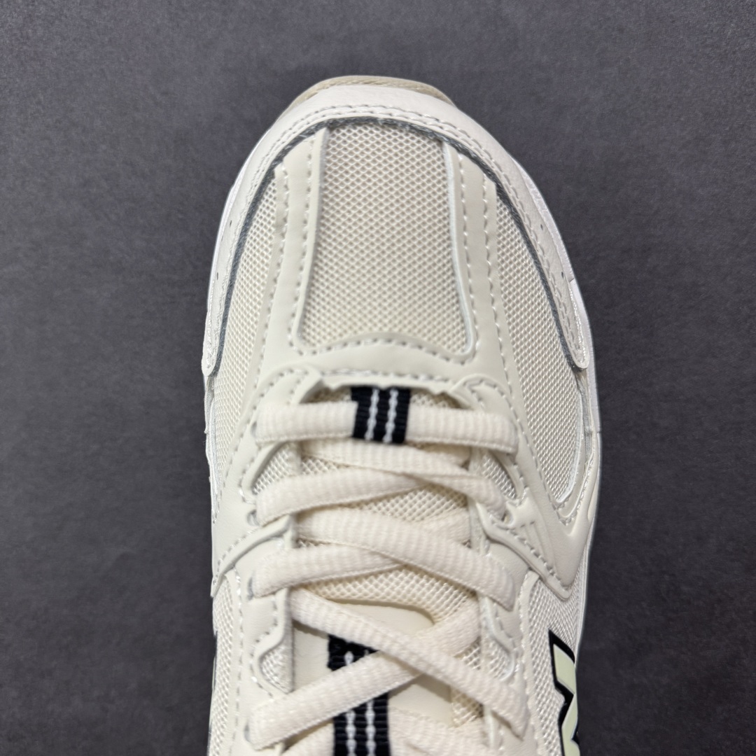 图片[8]-【K8版本】New Balance NB530 新百伦复古透气跑步鞋 抛弃过往以皮革为主的人气轮廓 以极具复古风范的跑鞋外观呈现 设计上全鞋以简约清爽的纯白色作基底 鞋身覆盖大面积织物网眼材质 并于鞋头、鞋带孔眼片等细节处点缀对比鲜明的反光银镀层凸显 鞋舌、侧身等位置则辅以一贯的「N」字标志和品牌徽标彰显身份 最后通过搭载的 ABZORB 缓震中底完善整体造型 货号：MR530SH 尺码：36-45带半码-选品中心