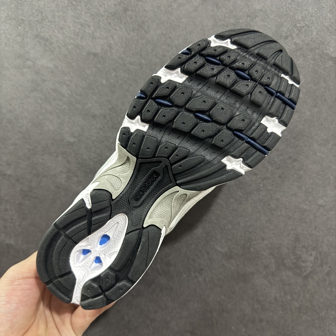 图片[9]-【K8版本】New Balance NB530 新百伦复古透气跑步鞋 抛弃过往以皮革为主的人气轮廓 以极具复古风范的跑鞋外观呈现 设计上全鞋以简约清爽的纯白色作基底 鞋身覆盖大面积织物网眼材质 并于鞋头、鞋带孔眼片等细节处点缀对比鲜明的反光银镀层凸显 鞋舌、侧身等位置则辅以一贯的「N」字标志和品牌徽标彰显身份 最后通过搭载的 ABZORB 缓震中底完善整体造型 货号：MR530SG 尺码：36-45带半码-选品中心