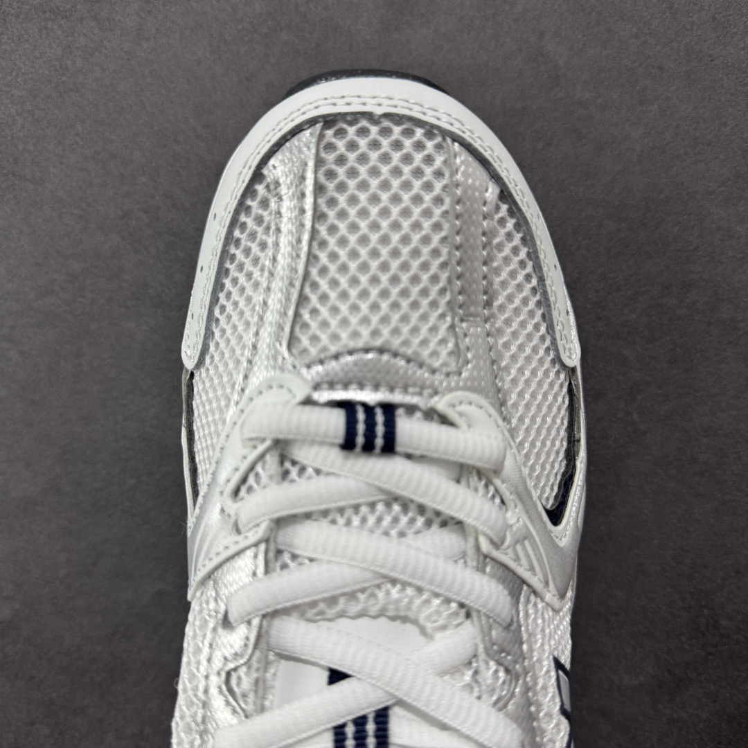 图片[8]-【K8版本】New Balance NB530 新百伦复古透气跑步鞋 抛弃过往以皮革为主的人气轮廓 以极具复古风范的跑鞋外观呈现 设计上全鞋以简约清爽的纯白色作基底 鞋身覆盖大面积织物网眼材质 并于鞋头、鞋带孔眼片等细节处点缀对比鲜明的反光银镀层凸显 鞋舌、侧身等位置则辅以一贯的「N」字标志和品牌徽标彰显身份 最后通过搭载的 ABZORB 缓震中底完善整体造型 货号：MR530SG 尺码：36-45带半码-选品中心