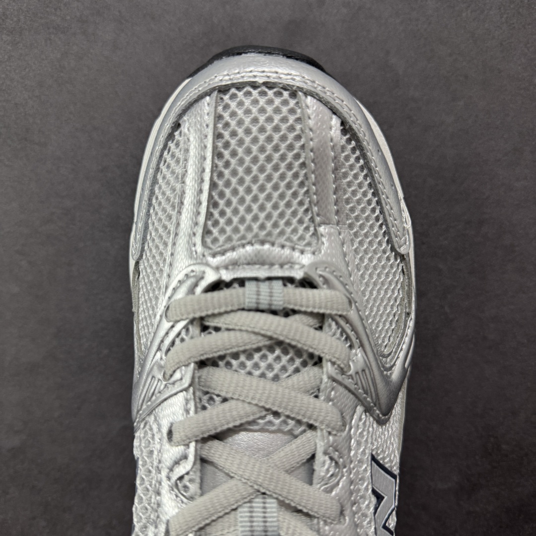 图片[8]-【K8版本】New Balance NB530 新百伦复古透气跑步鞋 抛弃过往以皮革为主的人气轮廓 以极具复古风范的跑鞋外观呈现 设计上全鞋以简约清爽的纯白色作基底 鞋身覆盖大面积织物网眼材质 并于鞋头、鞋带孔眼片等细节处点缀对比鲜明的反光银镀层凸显 鞋舌、侧身等位置则辅以一贯的「N」字标志和品牌徽标彰显身份 最后通过搭载的 ABZORB 缓震中底完善整体造型 货号：MR530LG 尺码：36-45带半码-选品中心