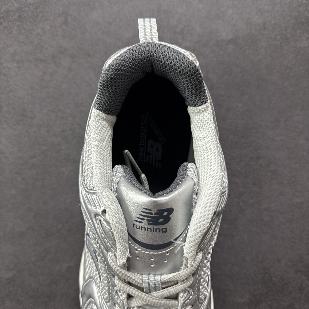 图片[7]-【K8版本】New Balance NB530 新百伦复古透气跑步鞋 抛弃过往以皮革为主的人气轮廓 以极具复古风范的跑鞋外观呈现 设计上全鞋以简约清爽的纯白色作基底 鞋身覆盖大面积织物网眼材质 并于鞋头、鞋带孔眼片等细节处点缀对比鲜明的反光银镀层凸显 鞋舌、侧身等位置则辅以一贯的「N」字标志和品牌徽标彰显身份 最后通过搭载的 ABZORB 缓震中底完善整体造型 货号：MR530LG 尺码：36-45带半码-选品中心