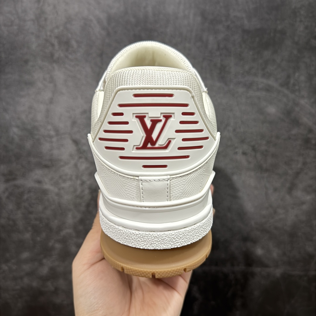 图片[4]-【佛山顶级超A版】Louis Vuitton LV Trainer系列 白红 白色高周波 仓库现货 当天可取 私人订单 专柜混卖零售专供 所有配色均为购买原版复刻 整体版型 皮料 市场独一无二 后跟版型都可以自行对比[机智]吊打市场所有货 怒甩十条街，欢迎拿市场各大工厂的货来对比！ 鞋舌烫金超正 压印程度秒杀市面90%以上的高端货 新配色陆续开发出货 尺码：39-45-选品中心