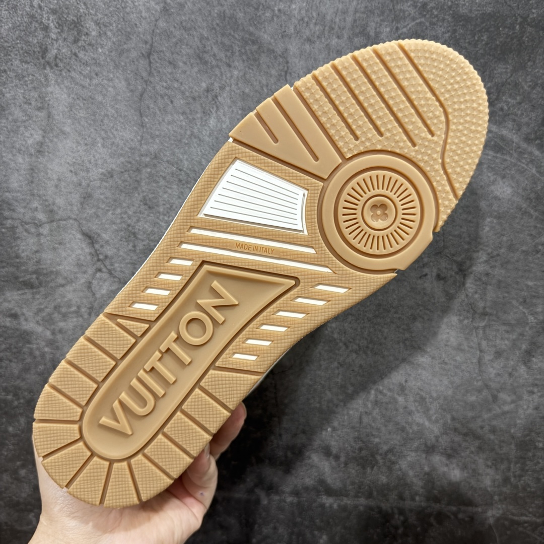 图片[9]-【佛山顶级超A版】Louis Vuitton LV Trainer系列 白红 白色高周波 仓库现货 当天可取 私人订单 专柜混卖零售专供 所有配色均为购买原版复刻 整体版型 皮料 市场独一无二 后跟版型都可以自行对比[机智]吊打市场所有货 怒甩十条街，欢迎拿市场各大工厂的货来对比！ 鞋舌烫金超正 压印程度秒杀市面90%以上的高端货 新配色陆续开发出货 尺码：39-45-选品中心