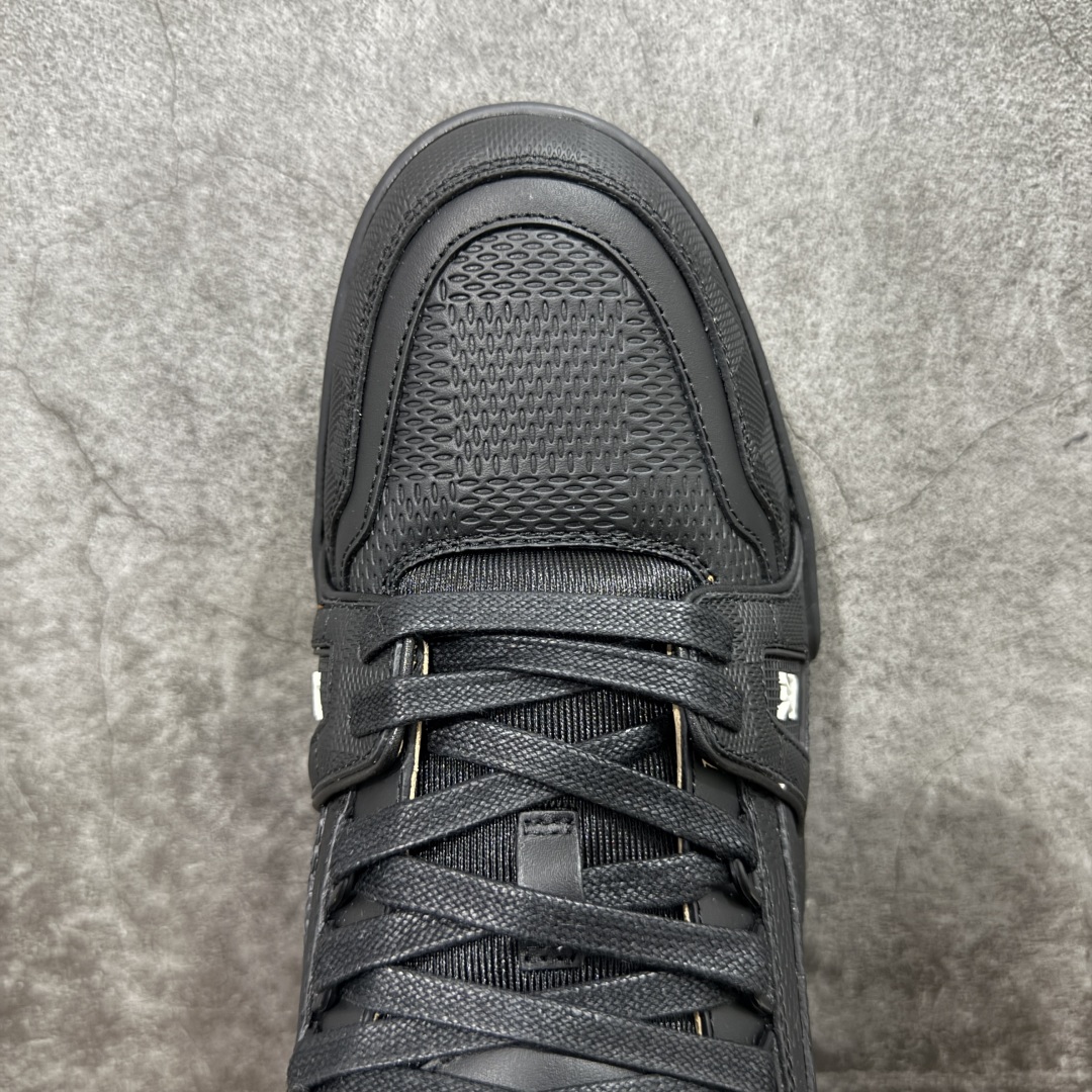 图片[5]-【佛山顶级超A版】Louis Vuitton LV Trainer系列 黑棕 黑色高周波 仓库现货 当天可取 私人订单 专柜混卖零售专供 所有配色均为购买原版复刻 整体版型 皮料 市场独一无二 后跟版型都可以自行对比[机智]吊打市场所有货 怒甩十条街，欢迎拿市场各大工厂的货来对比！ 鞋舌烫金超正 压印程度秒杀市面90%以上的高端货 新配色陆续开发出货 尺码：39-45-选品中心