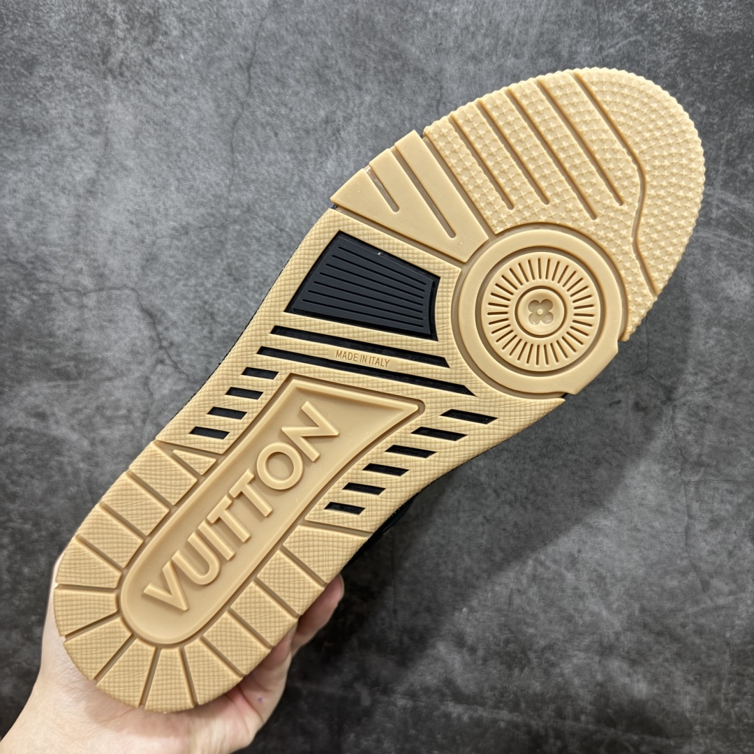 图片[9]-【佛山顶级超A版】Louis Vuitton LV Trainer系列 黑棕 黑色高周波 仓库现货 当天可取 私人订单 专柜混卖零售专供 所有配色均为购买原版复刻 整体版型 皮料 市场独一无二 后跟版型都可以自行对比[机智]吊打市场所有货 怒甩十条街，欢迎拿市场各大工厂的货来对比！ 鞋舌烫金超正 压印程度秒杀市面90%以上的高端货 新配色陆续开发出货 尺码：39-45-选品中心