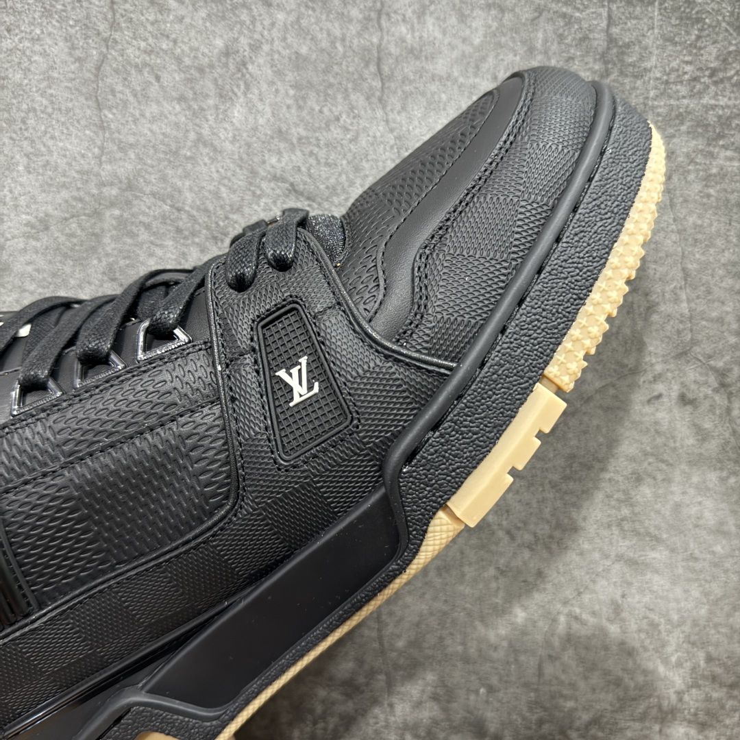 图片[6]-【佛山顶级超A版】Louis Vuitton LV Trainer系列 黑棕 黑色高周波 仓库现货 当天可取 私人订单 专柜混卖零售专供 所有配色均为购买原版复刻 整体版型 皮料 市场独一无二 后跟版型都可以自行对比[机智]吊打市场所有货 怒甩十条街，欢迎拿市场各大工厂的货来对比！ 鞋舌烫金超正 压印程度秒杀市面90%以上的高端货 新配色陆续开发出货 尺码：39-45-选品中心