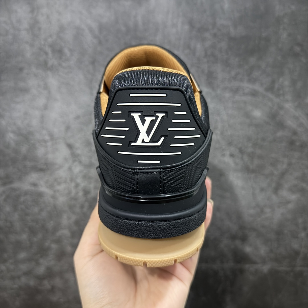图片[4]-【佛山顶级超A版】Louis Vuitton LV Trainer系列 黑棕 黑色高周波 仓库现货 当天可取 私人订单 专柜混卖零售专供 所有配色均为购买原版复刻 整体版型 皮料 市场独一无二 后跟版型都可以自行对比[机智]吊打市场所有货 怒甩十条街，欢迎拿市场各大工厂的货来对比！ 鞋舌烫金超正 压印程度秒杀市面90%以上的高端货 新配色陆续开发出货 尺码：39-45-选品中心