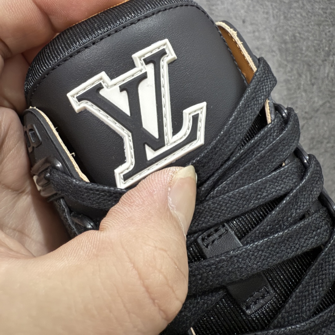 图片[5]-【佛山顶级超A版】Louis Vuitton LV Trainer系列 黑棕 黑色高周波 仓库现货 当天可取 私人订单 专柜混卖零售专供 所有配色均为购买原版复刻 整体版型 皮料 市场独一无二 后跟版型都可以自行对比[机智]吊打市场所有货 怒甩十条街，欢迎拿市场各大工厂的货来对比！ 鞋舌烫金超正 压印程度秒杀市面90%以上的高端货 新配色陆续开发出货 尺码：39-45-选品中心