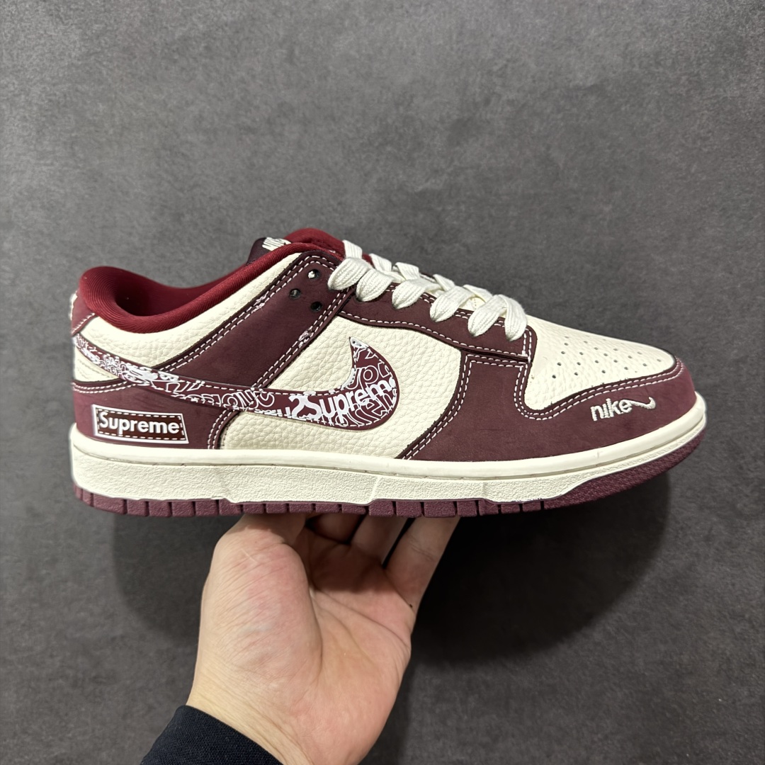 【定制版】Nike SB Dunk Low Sup联名涂鸦红勾 周年高端定制 低帮休闲板鞋 KK1333-047  #定制鞋盒 大厂纯原品质出货 超高清洁度 皮料切割干净无任何毛边 细节完美   尺码:36 36.5 37.5 38 36.5 39 40 40.5 41 42 42.5 43 44 44.5 45-选品中心