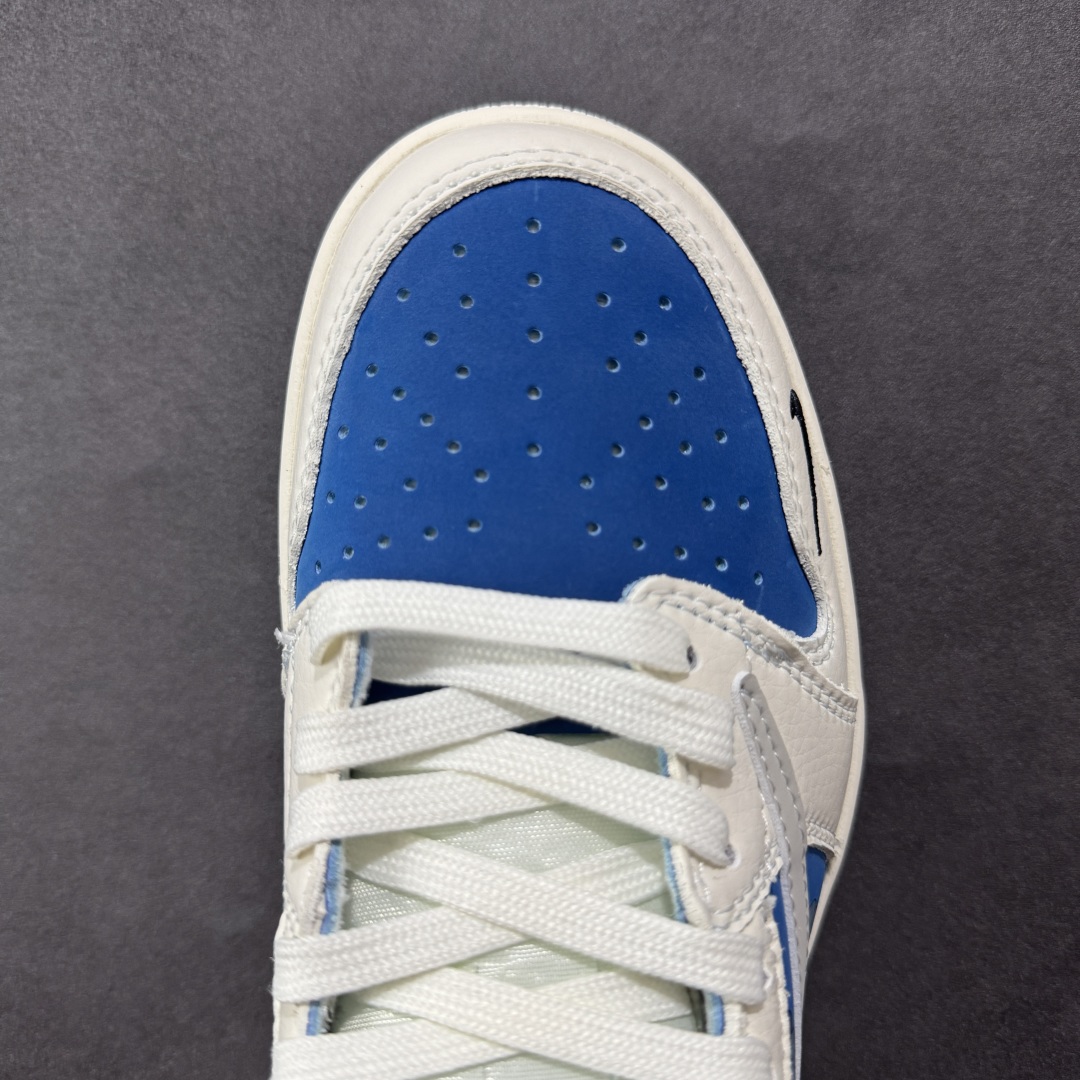 💰300 LY直供 OG版公司货
【乔1】Travis Scott x Fragment Design x Air Jordan 1 Low OG SP AJ1 乔1 暴力熊联名 灰蓝卡通 低帮文化休闲板鞋 XS2024-053
#多方联名合作融合了Travis Scott 独特的音乐风格,藤原浩个性的设计风格以及Jordan品牌的经典元素 使其成为一双具有独特身份和价值的鞋子 清新而立体的外观加上联名标识更突出了其独特身份 这种配色方案显示出活力和时尚感 在视觉上引人注目 鞋身的质感和细腻的细节处理使其显得高端而格调十足 这款“倒钩”联名是设计与创意完美结合 融合多方的个性风格是一款备受瞩目的潮流鞋款
尺码:36 36.5 37.5 38 38.5 39 40 40.5 41 42 42.5 43 44 44.5 45
编码:HXS330340