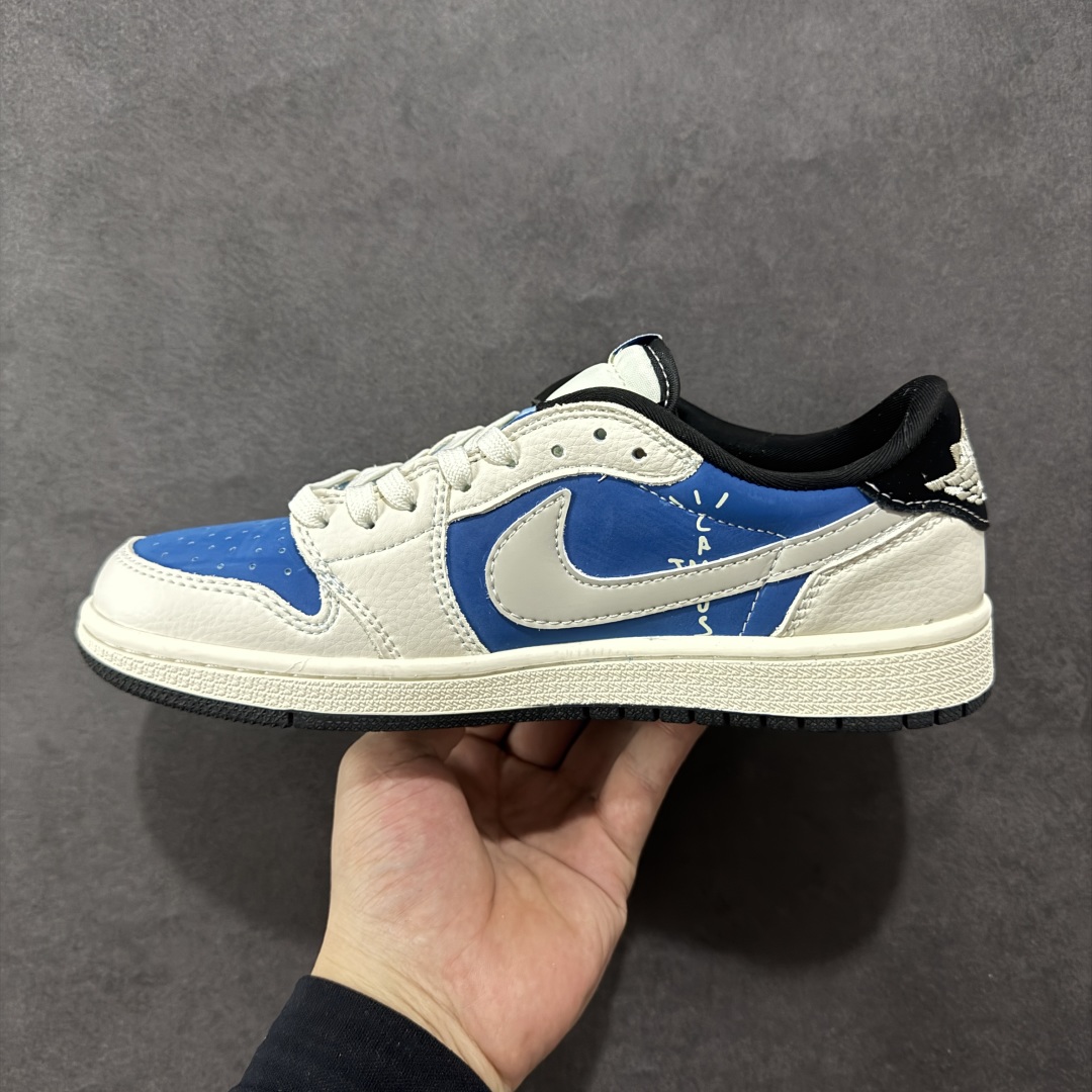💰300 LY直供 OG版公司货
【乔1】Travis Scott x Fragment Design x Air Jordan 1 Low OG SP AJ1 乔1 暴力熊联名 灰蓝卡通 低帮文化休闲板鞋 XS2024-053
#多方联名合作融合了Travis Scott 独特的音乐风格,藤原浩个性的设计风格以及Jordan品牌的经典元素 使其成为一双具有独特身份和价值的鞋子 清新而立体的外观加上联名标识更突出了其独特身份 这种配色方案显示出活力和时尚感 在视觉上引人注目 鞋身的质感和细腻的细节处理使其显得高端而格调十足 这款“倒钩”联名是设计与创意完美结合 融合多方的个性风格是一款备受瞩目的潮流鞋款
尺码:36 36.5 37.5 38 38.5 39 40 40.5 41 42 42.5 43 44 44.5 45
编码:HXS330340