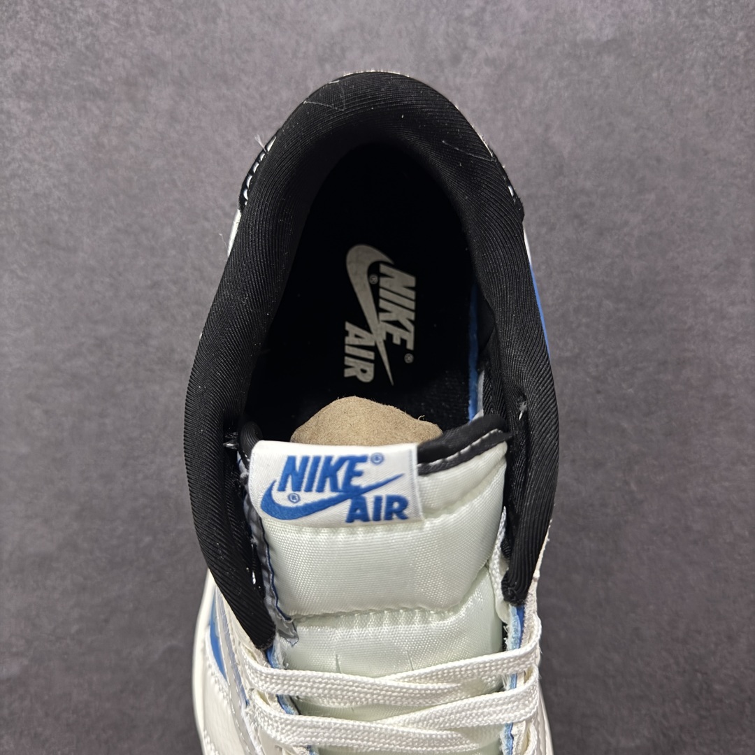 💰300 LY直供 OG版公司货
【乔1】Travis Scott x Fragment Design x Air Jordan 1 Low OG SP AJ1 乔1 暴力熊联名 灰蓝卡通 低帮文化休闲板鞋 XS2024-053
#多方联名合作融合了Travis Scott 独特的音乐风格,藤原浩个性的设计风格以及Jordan品牌的经典元素 使其成为一双具有独特身份和价值的鞋子 清新而立体的外观加上联名标识更突出了其独特身份 这种配色方案显示出活力和时尚感 在视觉上引人注目 鞋身的质感和细腻的细节处理使其显得高端而格调十足 这款“倒钩”联名是设计与创意完美结合 融合多方的个性风格是一款备受瞩目的潮流鞋款
尺码:36 36.5 37.5 38 38.5 39 40 40.5 41 42 42.5 43 44 44.5 45
编码:HXS330340
