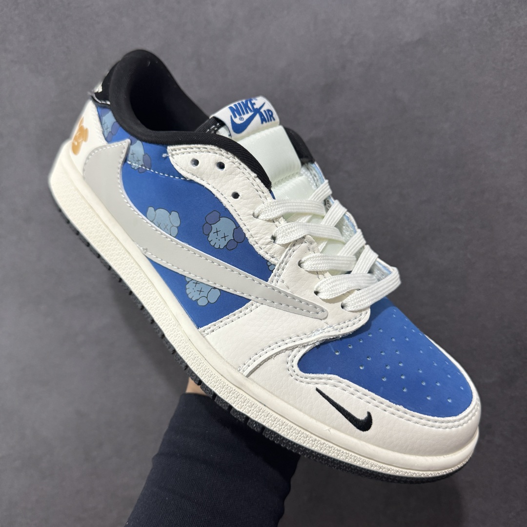 💰300 LY直供 OG版公司货
【乔1】Travis Scott x Fragment Design x Air Jordan 1 Low OG SP AJ1 乔1 暴力熊联名 灰蓝卡通 低帮文化休闲板鞋 XS2024-053
#多方联名合作融合了Travis Scott 独特的音乐风格,藤原浩个性的设计风格以及Jordan品牌的经典元素 使其成为一双具有独特身份和价值的鞋子 清新而立体的外观加上联名标识更突出了其独特身份 这种配色方案显示出活力和时尚感 在视觉上引人注目 鞋身的质感和细腻的细节处理使其显得高端而格调十足 这款“倒钩”联名是设计与创意完美结合 融合多方的个性风格是一款备受瞩目的潮流鞋款
尺码:36 36.5 37.5 38 38.5 39 40 40.5 41 42 42.5 43 44 44.5 45
编码:HXS330340