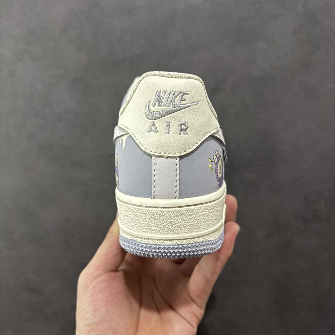图片[4]-【定制版】Nike Air Force 1\’07 Low 拉布布紫 空军一号低帮休闲运动板鞋 DB3301-221  #拉布布是一个充满魅力的小精灵。它有着色彩斑斓的身体，像是从梦幻世界中走出来的一样。它的眼睛如同璀璨的宝石，闪烁着神秘的光芒。  尺码：36 36.5 37.5 38 38.5 39 40 40.5 41 42 42.5 43 44 44.5 45-选品中心
