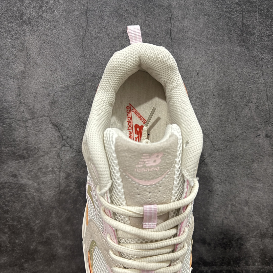 图片[8]-【纯原性价比】New Balance 530 NB530 男女休闲慢跑鞋 MR530JF 大厂出品 所有配色都是原鞋开发 超正版型 超高清洁度和品质 价格更具性价比 实体代购专用订单 配套商长期套现长期补货 全新货品 正常出厂触屏不到的单价 超级跑量款 全套原楦原纸板原厂数据开发 进口三明治网面 原装进口翻毛皮料正确绒感卡色 正确中底拉帮中底网布细节 采用轻质牛剖革拼接透气网眼衬垫织物鞋面材质 T-Beam大底提供足步弓支撑 保持步态稳定 后跟搭载外露缓震胶 鞋身整体以各种深浅不一的灰色覆盖 鞋头以淡蓝色调装饰 网眼衬垫通过不规律的色块实现做旧的美感 泛黄的鞋底更是进一步增添了复古气息 尺码：36 37 37.5 38 38.5 39.5 40 40.5 41.5 42 42.5 43 44 44.5 45-选品中心