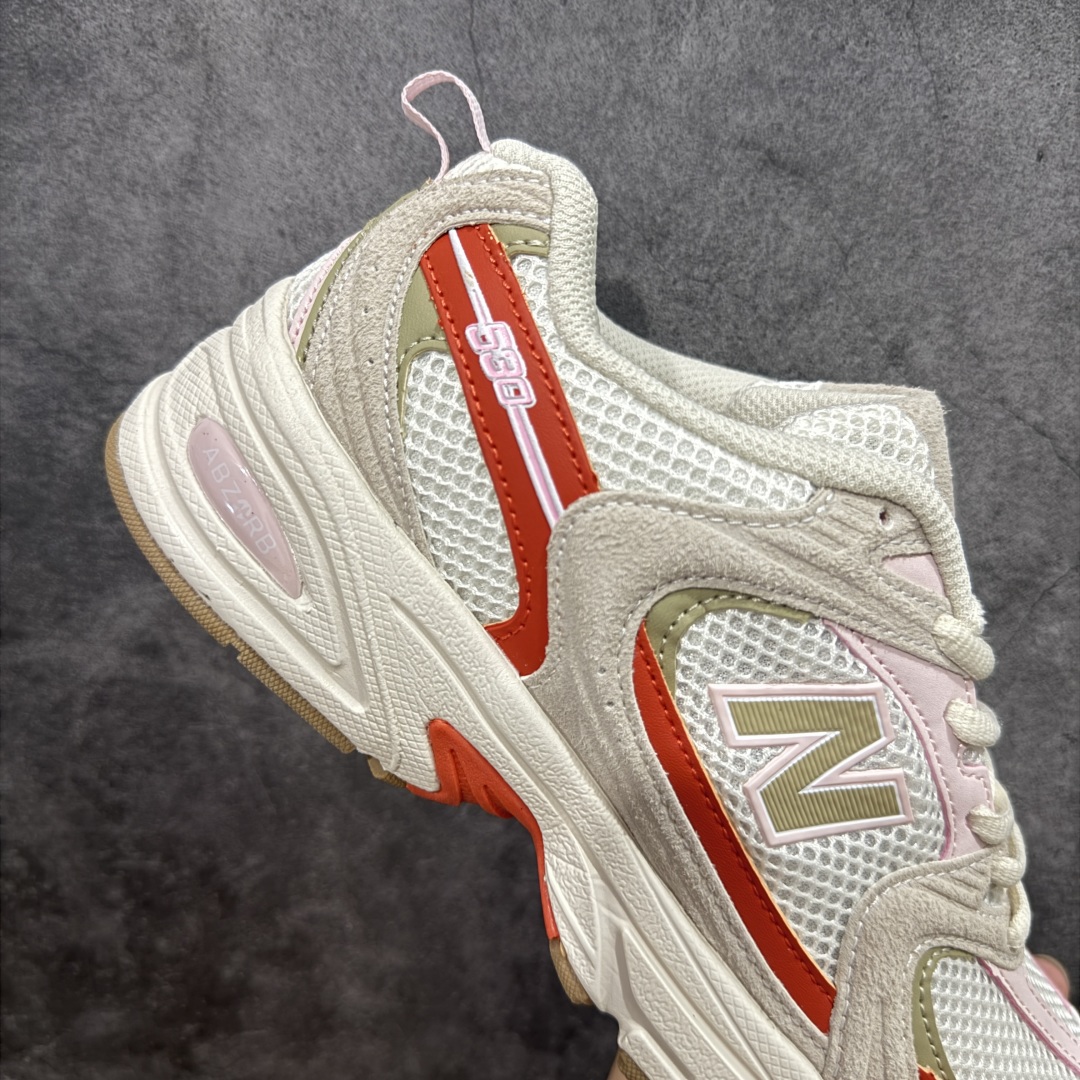 图片[7]-【纯原性价比】New Balance 530 NB530 男女休闲慢跑鞋 MR530JF 大厂出品 所有配色都是原鞋开发 超正版型 超高清洁度和品质 价格更具性价比 实体代购专用订单 配套商长期套现长期补货 全新货品 正常出厂触屏不到的单价 超级跑量款 全套原楦原纸板原厂数据开发 进口三明治网面 原装进口翻毛皮料正确绒感卡色 正确中底拉帮中底网布细节 采用轻质牛剖革拼接透气网眼衬垫织物鞋面材质 T-Beam大底提供足步弓支撑 保持步态稳定 后跟搭载外露缓震胶 鞋身整体以各种深浅不一的灰色覆盖 鞋头以淡蓝色调装饰 网眼衬垫通过不规律的色块实现做旧的美感 泛黄的鞋底更是进一步增添了复古气息 尺码：36 37 37.5 38 38.5 39.5 40 40.5 41.5 42 42.5 43 44 44.5 45-选品中心