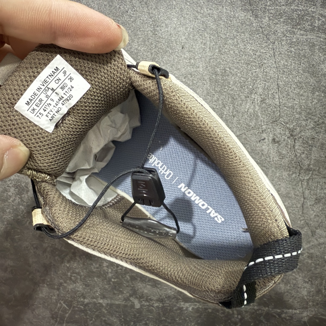 图片[7]-【666版本】SALOMON 萨洛蒙 XA PRO 3D 户外运动 网布减震防滑透气 低帮跑步鞋 男女同款 灰褐色 477920 全新品质 巅峰之作 所有配色均购物原版拆解1：1开发 原材料打造 非市场公版便宜货 私模大底 清洁度比市场所有版本都高 全套原纸板楦头开发 原厂网布配套 确保原汁原味 完美呈现版型 原档数据独家私模五层组合大底 男女鞋同步官方开发至46 原装Ortholite轻量化鞋垫 中底布带钢印编号 原厂TPU锁扣 进口港宝加持 后跟自然饱满 还原公司包裹性 鞋面采用SENSIFT贴合技术 全方位贴合包裹脚型 鞋跟部鞋底牵引设计 提供强大的抓地性能 更适应野外崎岖不平的道路 其3D ADVANCED CHASSIS底盘 材料轻量大化 钉齿设计更具稳定性 防护性 鞋底易磨损区运用CONTAGRIP高耐磨材料 应对城市硬质路面长距离跑考验 尺码：36 36.5 37.5 38 38.5 39 40 40.5 41 42 42.5 43 44 45 46-选品中心