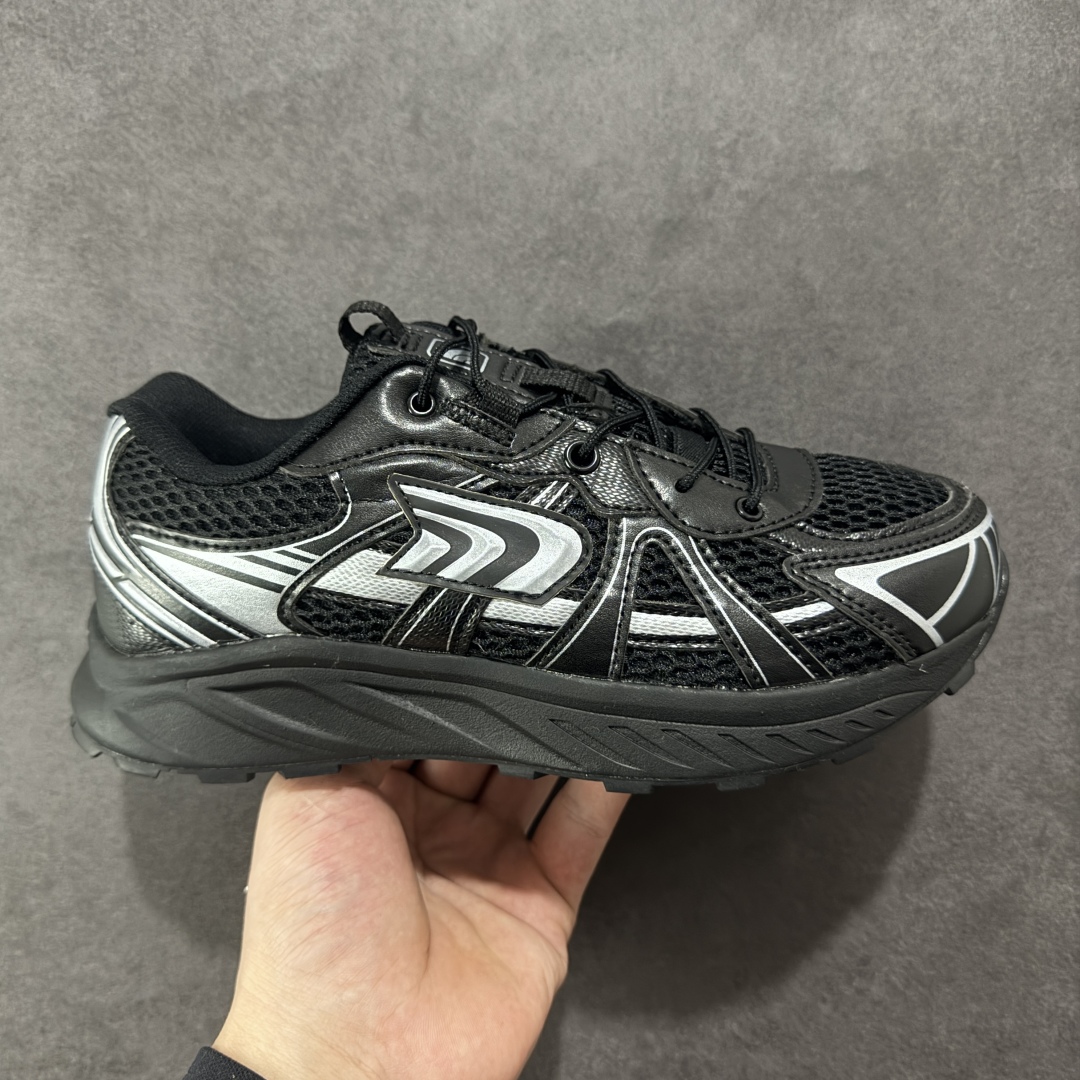 【公司级】THE NORTH FACE SOLID TECH 北面柔软舒适防滑耐磨低帮生活休闲鞋 男女同款 The North Face于1966年成立，一直致力于为户外运动员的每一次严酷探索提供专业装备。作为全球户外运动领导品牌，The NorthFace以经过专业运动员测试、适应各类户外需求的产品助力探索者不断超越自我，激发人类潜能。The North Face象征着众多山脉中更冷、更值得挑战的北坡。品牌标志则来自Half Dome，一座位于美国加州Yosemite NationalPark（优胜美地国家公园）里的山峰，中文名字取为「北面」，象征着不畏惧的户外探索精神。1997年，The North Face采用全新的宣传标语「Never Stop Exploring探索永不停止」，体现品牌的探索精神，成为品牌的座右铭。 尺码：36/45-选品中心