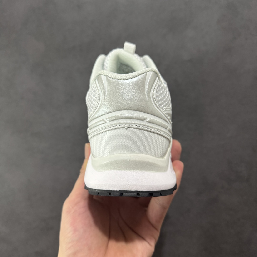 图片[4]-【公司级】THE NORTH FACE SOLID TECH 北面柔软舒适防滑耐磨低帮生活休闲鞋 男女同款 The North Face于1966年成立，一直致力于为户外运动员的每一次严酷探索提供专业装备。作为全球户外运动领导品牌，The NorthFace以经过专业运动员测试、适应各类户外需求的产品助力探索者不断超越自我，激发人类潜能。The North Face象征着众多山脉中更冷、更值得挑战的北坡。品牌标志则来自Half Dome，一座位于美国加州Yosemite NationalPark（优胜美地国家公园）里的山峰，中文名字取为「北面」，象征着不畏惧的户外探索精神。1997年，The North Face采用全新的宣传标语「Never Stop Exploring探索永不停止」，体现品牌的探索精神，成为品牌的座右铭。 尺码：36/45-选品中心