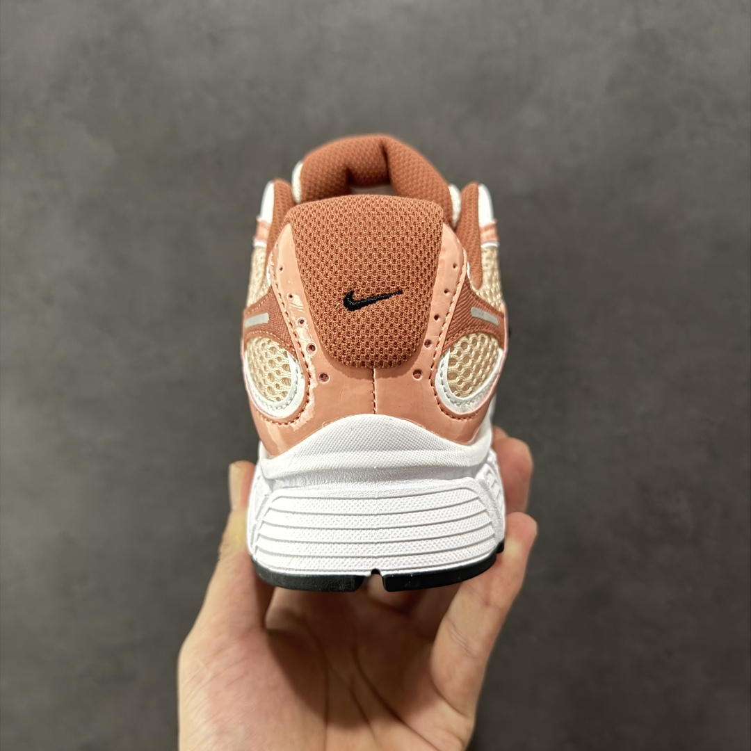 图片[4]-【公司级】NK V5 RNR 舒适百搭防滑耐磨低帮跑步鞋 IF2330-600 舒适有型适合日常穿着 该鞋款延续千禧年经典设计搭载泡绵中底 厚实而轻盈匠心细节巧搭立体耐克勾标志焕新演绎复古跑鞋 鞋款从千禧年美学汲取灵感 混搭多种材质突显层次感立体感和传统跑步风范 尺码：36 36.5 37.5 38 38.5 39 40 40.5 41 42 42.5 43 44 44.5 45-选品中心