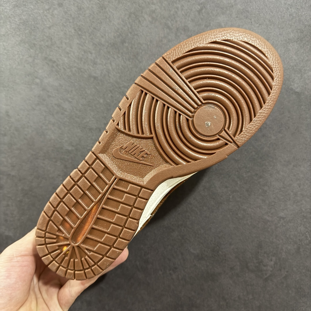 图片[9]-【定制版】Nike SB Dunk Low LV联名 咖啡牛仔 周年高端定制 低帮休闲板鞋  #定制鞋盒 大厂纯原品质出货 超高清洁度 皮料切割干净无任何毛边 细节完美   货号：SC9772-806 尺码：36 36.5 37.5 38 36.5 39 40 40.5 41 42 42.5 43 44 44.5 45-选品中心