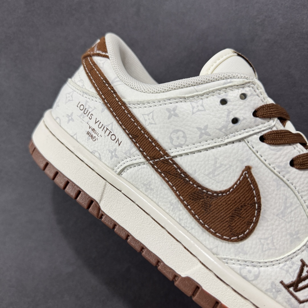 图片[6]-【定制版】Nike SB Dunk Low LV联名 咖啡牛仔 周年高端定制 低帮休闲板鞋  #定制鞋盒 大厂纯原品质出货 超高清洁度 皮料切割干净无任何毛边 细节完美   货号：SC9772-806 尺码：36 36.5 37.5 38 36.5 39 40 40.5 41 42 42.5 43 44 44.5 45-选品中心