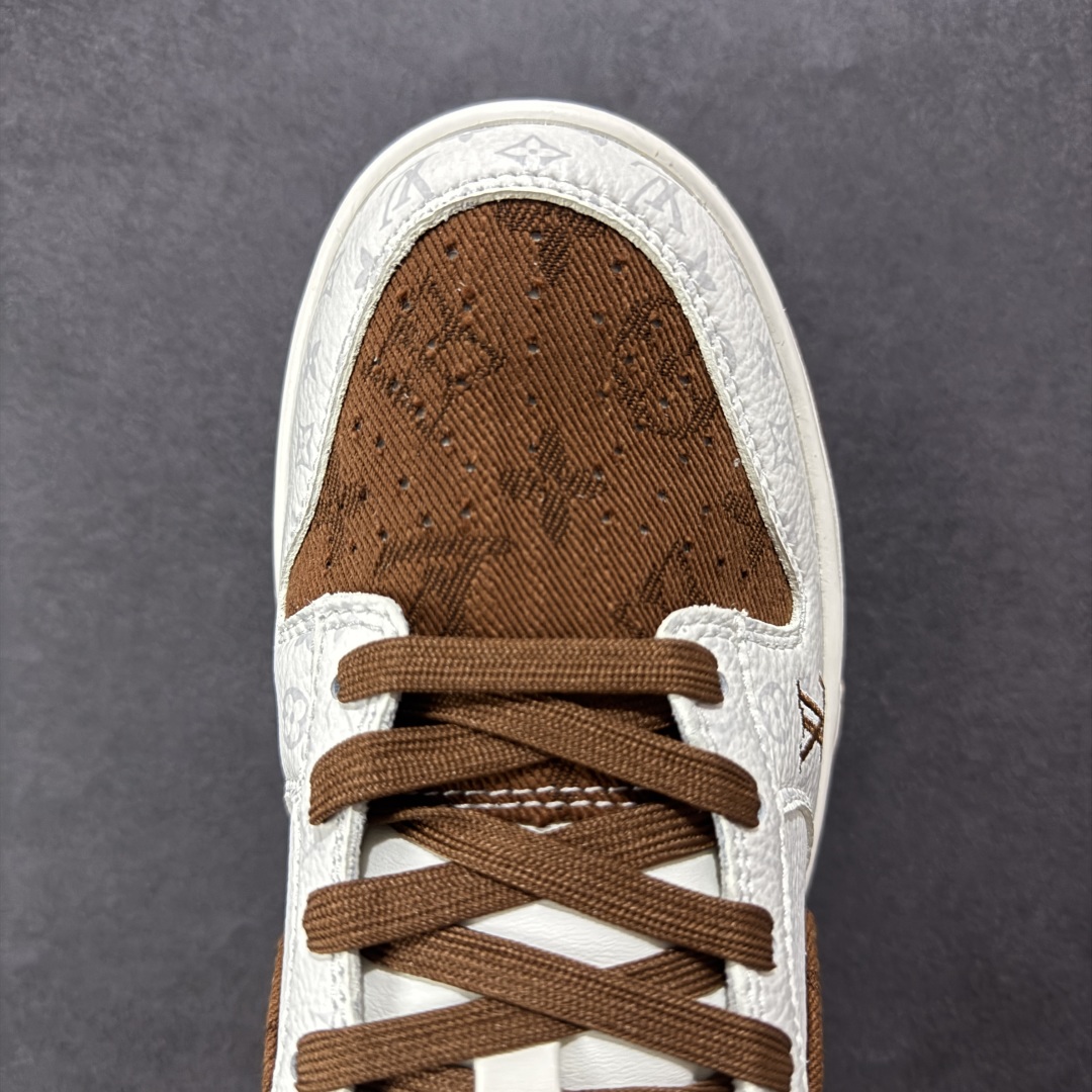 图片[8]-【定制版】Nike SB Dunk Low LV联名 咖啡牛仔 周年高端定制 低帮休闲板鞋  #定制鞋盒 大厂纯原品质出货 超高清洁度 皮料切割干净无任何毛边 细节完美   货号：SC9772-806 尺码：36 36.5 37.5 38 36.5 39 40 40.5 41 42 42.5 43 44 44.5 45-选品中心