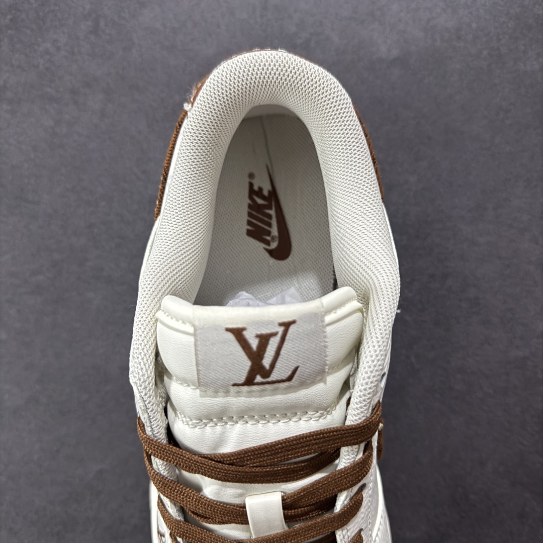 图片[7]-【定制版】Nike SB Dunk Low LV联名 咖啡牛仔 周年高端定制 低帮休闲板鞋  #定制鞋盒 大厂纯原品质出货 超高清洁度 皮料切割干净无任何毛边 细节完美   货号：SC9772-806 尺码：36 36.5 37.5 38 36.5 39 40 40.5 41 42 42.5 43 44 44.5 45-选品中心