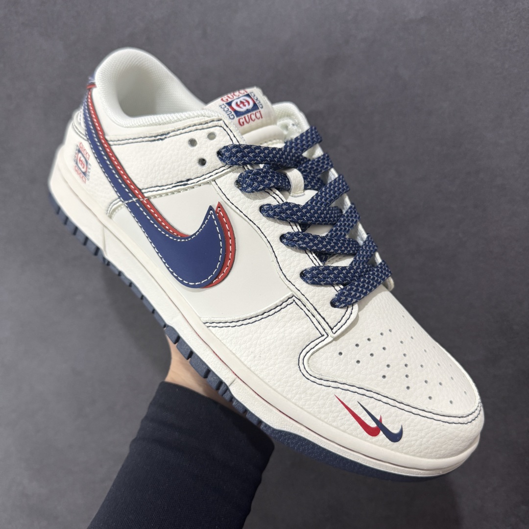 图片[3]-【定制版】Nike SB Dunk Low 古驰联名 红蓝双勾 周年高端定制 低帮休闲板鞋  #定制鞋盒 大厂纯原品质出货 超高清洁度 皮料切割干净无任何毛边 细节完美   货号：XS6089-607 尺码：36 36.5 37.5 38 36.5 39 40 40.5 41 42 42.5 43 44 44.5 45-选品中心