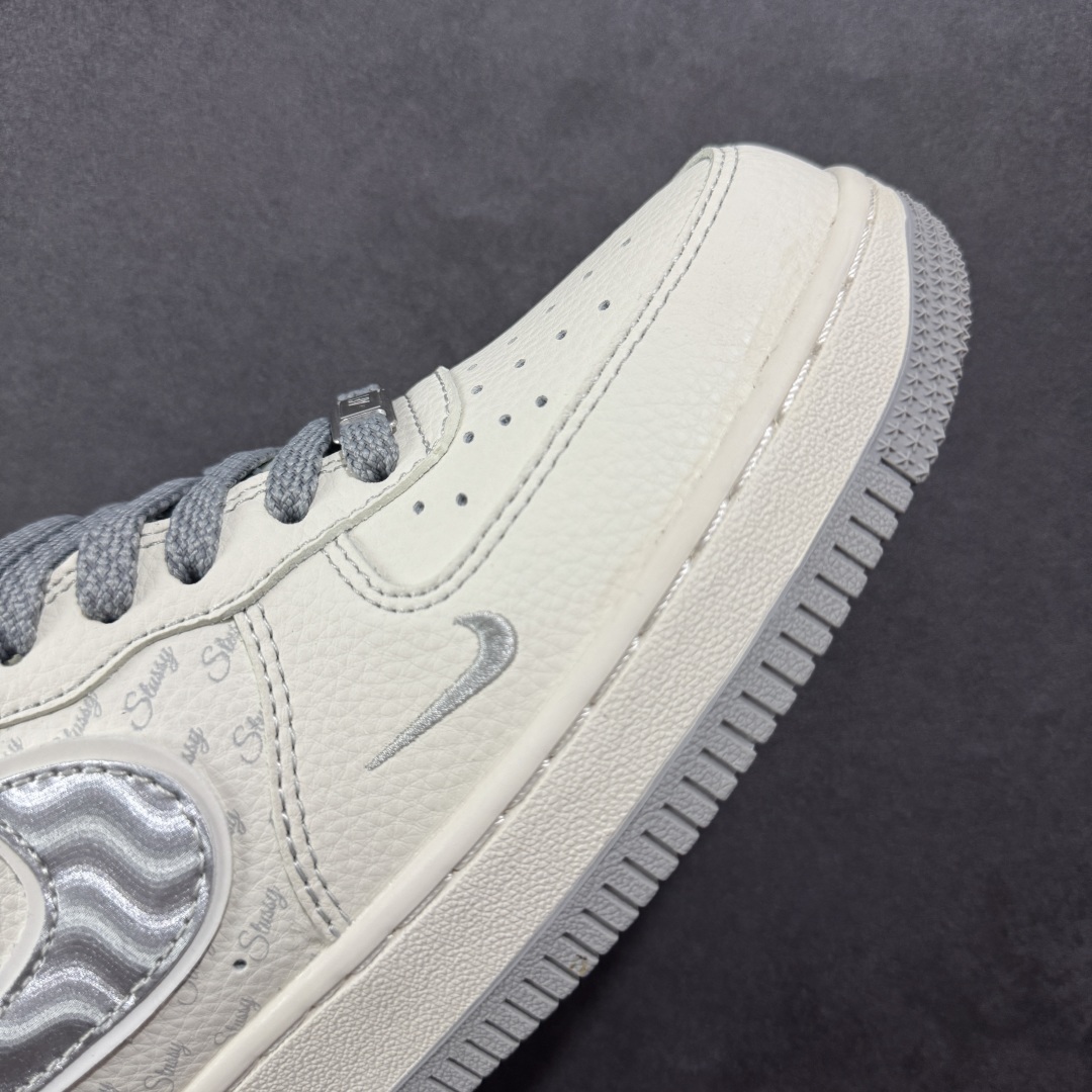 图片[5]-【定制版】海外限量发售！公司级NIke Air Force 1 \’07 Low “斯图西联名——灰银勾”空军一号 低帮 运动鞋 休闲鞋 折边针车 工艺难度大 原楦头原纸板 原装鞋盒 定制五金配件 内置全掌气垫 原厂鞋底 货号：XX3168-209 尺码：36 36.5 37.5 38 38.5 39 40 40.5 41 42 42.5 43 44 44.5 45-选品中心