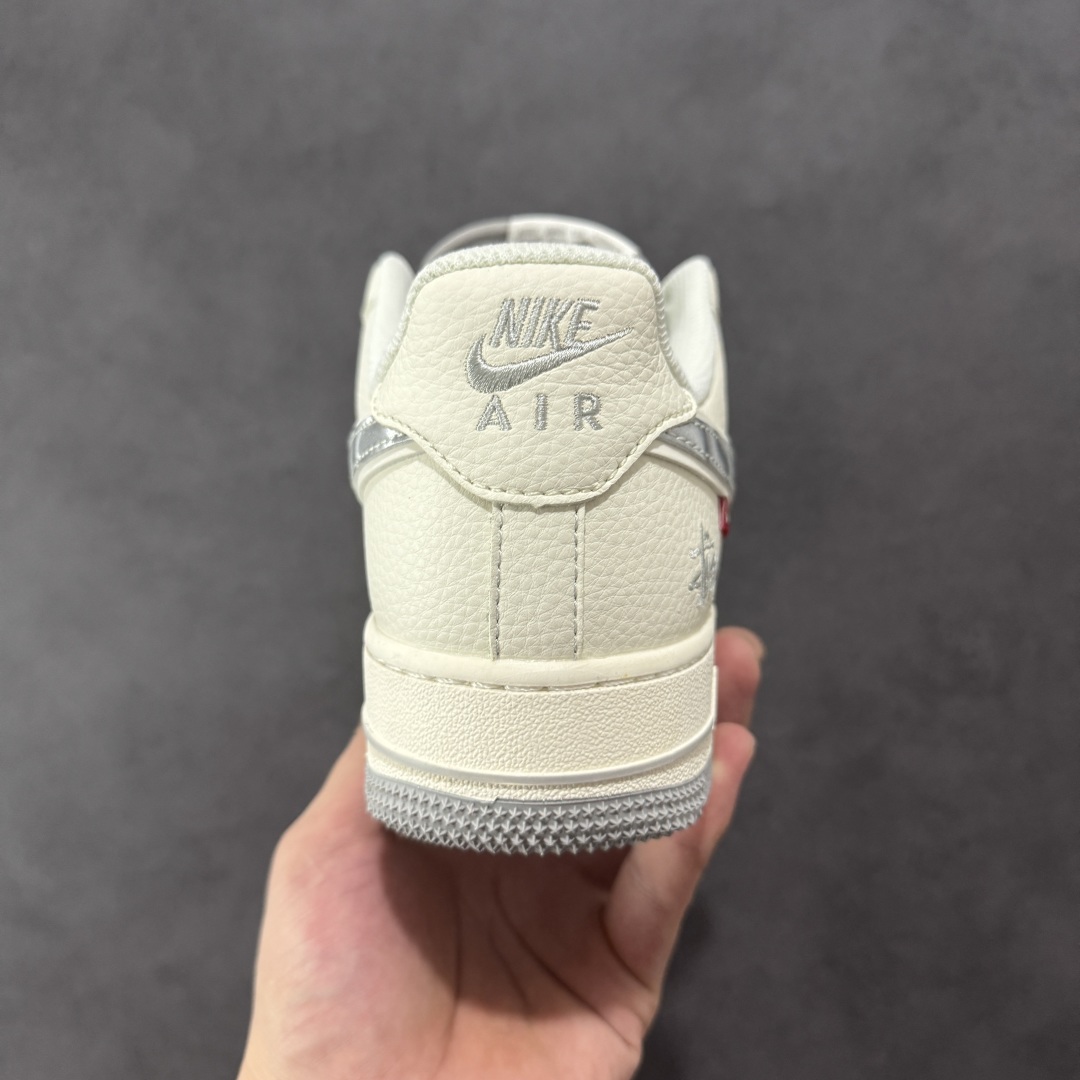 图片[4]-【定制版】海外限量发售！公司级NIke Air Force 1 \’07 Low “斯图西联名——灰银勾”空军一号 低帮 运动鞋 休闲鞋 折边针车 工艺难度大 原楦头原纸板 原装鞋盒 定制五金配件 内置全掌气垫 原厂鞋底 货号：XX3168-209 尺码：36 36.5 37.5 38 38.5 39 40 40.5 41 42 42.5 43 44 44.5 45-选品中心