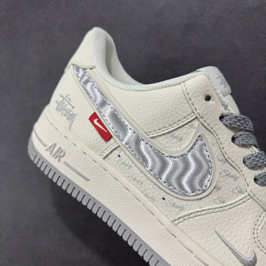 图片[6]-【定制版】海外限量发售！公司级NIke Air Force 1 \’07 Low “斯图西联名——灰银勾”空军一号 低帮 运动鞋 休闲鞋 折边针车 工艺难度大 原楦头原纸板 原装鞋盒 定制五金配件 内置全掌气垫 原厂鞋底 货号：XX3168-209 尺码：36 36.5 37.5 38 38.5 39 40 40.5 41 42 42.5 43 44 44.5 45-选品中心