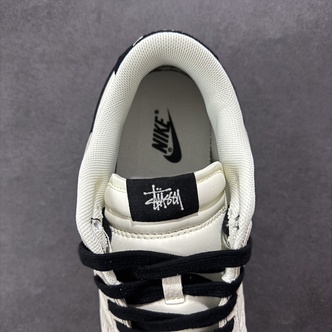 图片[7]-【定制版】Nk SB Dunk Low * 斯图西联名 高端定制 低帮休闲运动板鞋独家版型，柔软高端皮革鞋面，米黑配色，冲击视觉的同时，带来舒适脚感体验 #定制鞋盒 大厂纯原品质出货 超高清洁度 皮料切割干净无任何毛边 细节完美 货号：MM1089-031 尺码：36 36.5 37.5 38 38.5 39 40 40.5 41 42 42.5 43 44 44.5 45-选品中心