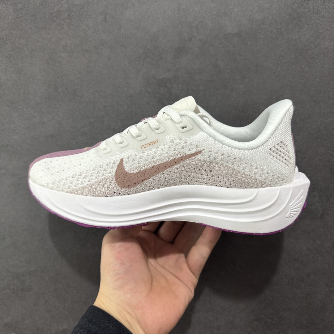 图片[2]-【公司级】Nike Air Zoom Pegasus Plus 耐克飞马加强版系列低帮马拉松休闲运动慢跑鞋 升级原楦原纸版数据开发 采用弹性 Flyknit 飞织鞋面材质 内里嵌入定型海绵 全掌型 ZoomX 泡绵中底 外置防滑耐磨橡胶底片 货号：FQ7261-108 尺码：36 36.5 37.5 38 38.5 39 40 40.5 41 42 42.5 43 44 45-选品中心