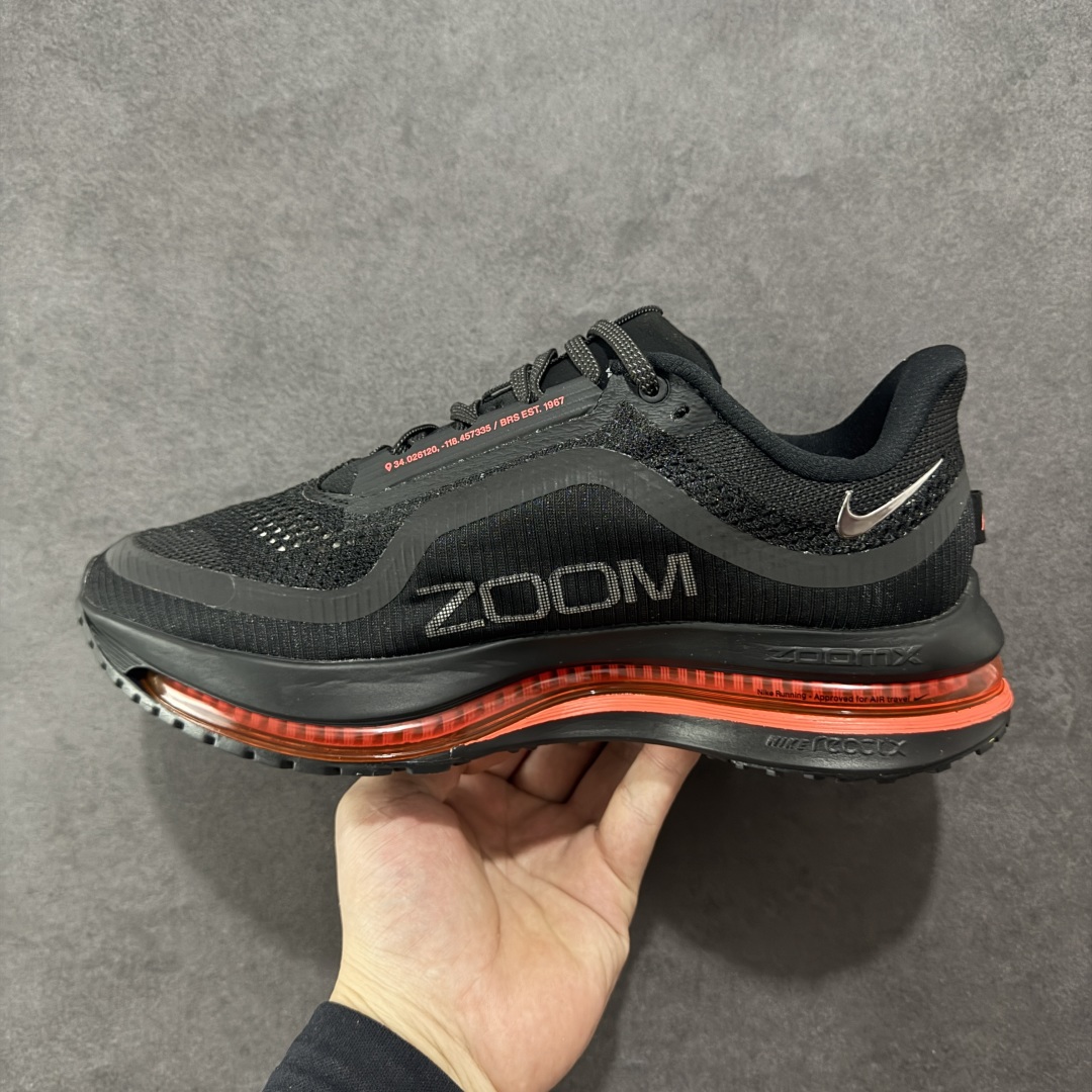 图片[2]-【CK纯原】Nike Pegasus Premium Airscape 舒适百搭减震防滑耐磨透气 低帮跑步鞋     低帮跑步鞋，黑红配色，简约又不失活力，上脚超吸睛。  它不仅颜值高，性能更是一绝！  全掌气垫科技，减震防滑超耐磨，每一步都能感受到强劲回弹，给双脚舒适支撑。  透气鞋面，跑步时双脚也能自由呼吸。    #独家原包 原底原料 开模打造  #原厂鞋标 高精密准度  #原楦原纸板开发 匹配原版98%以上  #后跟弧度 正确呈现  #原厂皮料 质感无敌  #皮料切割干净 无任何毛边 清洁度细节完美    货号：HQ2592-003    尺码：35.5 36 36.5 37.5 38 38.5 39 40 40.5 41 42 42.5 43 44 45 46.5-选品中心