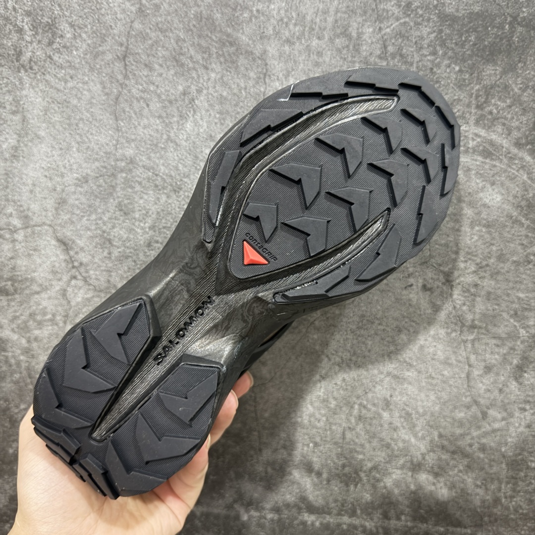 图片[9]-【巅峰版】SALOMON萨洛蒙 XT PU.RE ADVANCED 舒适百搭耐磨 低帮 越野跑步鞋 男女同款 黑棕 474462 萨洛蒙潮流越野机能户外功能鞋 纯原外贸平台特供订单 耗时半年巨作 全套原纸板楦头开发 原厂特供网布配套加持 确保原汁原味 完美呈现版型 原档数据独家私模五层组合大底 男女鞋同步官方开发至46.5 原装Ortholite轻量化鞋垫 中底布带钢印编号 原厂TPU锁扣 进口港宝加持 后跟自然饱满 还原公司包裹性 基于 SALOMON 初代 XT 鞋身造型并搭载 4D ADVANCED CHASSIS™ 大底打造而成 带来了多项足部控制与保护等功能性 如在运动过程中控制左右晃动的过程而提高稳定性、改善长途越野过程中足中到足尖的过渡、提高感知岩石的精确度以抵抗尖锐物体对脚底的伤害以及采用动态缓冲来增强穿着舒适感 从而减轻疲劳感 使其成为一双舒适且安全的户外之履 尺码：36 36.5 37.5 38 38.5 39 40 40.5 41 42 42.5 43 44 44.5 45-选品中心