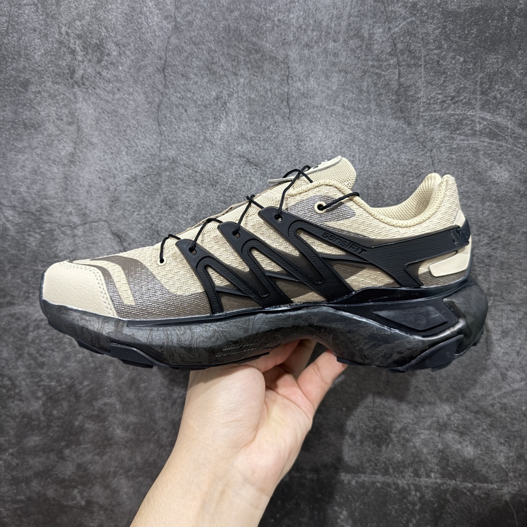 图片[2]-【巅峰版】SALOMON萨洛蒙 XT PU.RE ADVANCED 舒适百搭耐磨 低帮 越野跑步鞋 男女同款 黑棕 474462 萨洛蒙潮流越野机能户外功能鞋 纯原外贸平台特供订单 耗时半年巨作 全套原纸板楦头开发 原厂特供网布配套加持 确保原汁原味 完美呈现版型 原档数据独家私模五层组合大底 男女鞋同步官方开发至46.5 原装Ortholite轻量化鞋垫 中底布带钢印编号 原厂TPU锁扣 进口港宝加持 后跟自然饱满 还原公司包裹性 基于 SALOMON 初代 XT 鞋身造型并搭载 4D ADVANCED CHASSIS™ 大底打造而成 带来了多项足部控制与保护等功能性 如在运动过程中控制左右晃动的过程而提高稳定性、改善长途越野过程中足中到足尖的过渡、提高感知岩石的精确度以抵抗尖锐物体对脚底的伤害以及采用动态缓冲来增强穿着舒适感 从而减轻疲劳感 使其成为一双舒适且安全的户外之履 尺码：36 36.5 37.5 38 38.5 39 40 40.5 41 42 42.5 43 44 44.5 45-选品中心