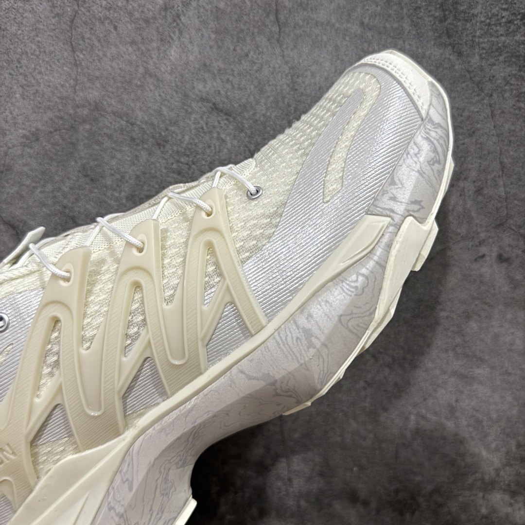 图片[6]-【巅峰版】SALOMON萨洛蒙 XT PU.RE ADVANCED 舒适百搭耐磨 低帮 越野跑步鞋 男女同款 米白 474464 萨洛蒙潮流越野机能户外功能鞋 纯原外贸平台特供订单 耗时半年巨作 全套原纸板楦头开发 原厂特供网布配套加持 确保原汁原味 完美呈现版型 原档数据独家私模五层组合大底 男女鞋同步官方开发至46.5 原装Ortholite轻量化鞋垫 中底布带钢印编号 原厂TPU锁扣 进口港宝加持 后跟自然饱满 还原公司包裹性 基于 SALOMON 初代 XT 鞋身造型并搭载 4D ADVANCED CHASSIS™ 大底打造而成 带来了多项足部控制与保护等功能性 如在运动过程中控制左右晃动的过程而提高稳定性、改善长途越野过程中足中到足尖的过渡、提高感知岩石的精确度以抵抗尖锐物体对脚底的伤害以及采用动态缓冲来增强穿着舒适感 从而减轻疲劳感 使其成为一双舒适且安全的户外之履 尺码：36 36.5 37.5 38 38.5 39 40 40.5 41 42 42.5 43 44 44.5 45-选品中心