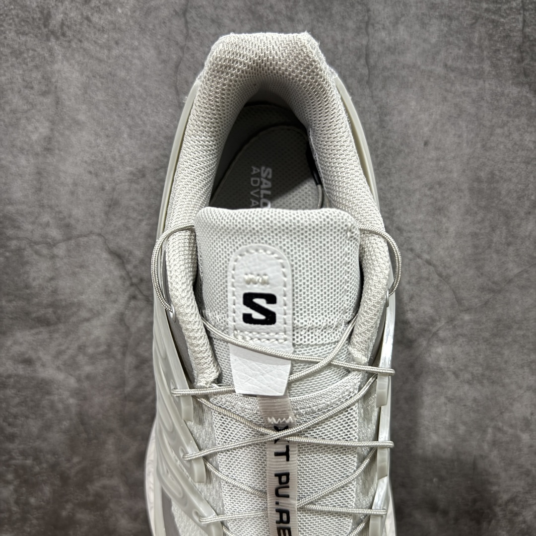 图片[8]-【巅峰版】SALOMON萨洛蒙 XT PU.RE ADVANCED 舒适百搭耐磨 低帮 越野跑步鞋 男女同款 浅灰 476047 萨洛蒙潮流越野机能户外功能鞋 纯原外贸平台特供订单 耗时半年巨作 全套原纸板楦头开发 原厂特供网布配套加持 确保原汁原味 完美呈现版型 原档数据独家私模五层组合大底 男女鞋同步官方开发至46.5 原装Ortholite轻量化鞋垫 中底布带钢印编号 原厂TPU锁扣 进口港宝加持 后跟自然饱满 还原公司包裹性 基于 SALOMON 初代 XT 鞋身造型并搭载 4D ADVANCED CHASSIS™ 大底打造而成 带来了多项足部控制与保护等功能性 如在运动过程中控制左右晃动的过程而提高稳定性、改善长途越野过程中足中到足尖的过渡、提高感知岩石的精确度以抵抗尖锐物体对脚底的伤害以及采用动态缓冲来增强穿着舒适感 从而减轻疲劳感 使其成为一双舒适且安全的户外之履 尺码：36 36.5 37.5 38 38.5 39 40 40.5 41 42 42.5 43 44 44.5 45-选品中心