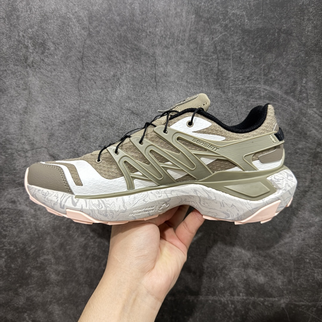 图片[2]-【巅峰版】SALOMON萨洛蒙 XT PU.RE ADVANCED 舒适百搭耐磨 低帮 越野跑步鞋 男女同款 灰绿 478026 萨洛蒙潮流越野机能户外功能鞋 纯原外贸平台特供订单 耗时半年巨作 全套原纸板楦头开发 原厂特供网布配套加持 确保原汁原味 完美呈现版型 原档数据独家私模五层组合大底 男女鞋同步官方开发至46.5 原装Ortholite轻量化鞋垫 中底布带钢印编号 原厂TPU锁扣 进口港宝加持 后跟自然饱满 还原公司包裹性 基于 SALOMON 初代 XT 鞋身造型并搭载 4D ADVANCED CHASSIS™ 大底打造而成 带来了多项足部控制与保护等功能性 如在运动过程中控制左右晃动的过程而提高稳定性、改善长途越野过程中足中到足尖的过渡、提高感知岩石的精确度以抵抗尖锐物体对脚底的伤害以及采用动态缓冲来增强穿着舒适感 从而减轻疲劳感 使其成为一双舒适且安全的户外之履 尺码：36 36.5 37.5 38 38.5 39 40 40.5 41 42 42.5 43 44 44.5 45-选品中心