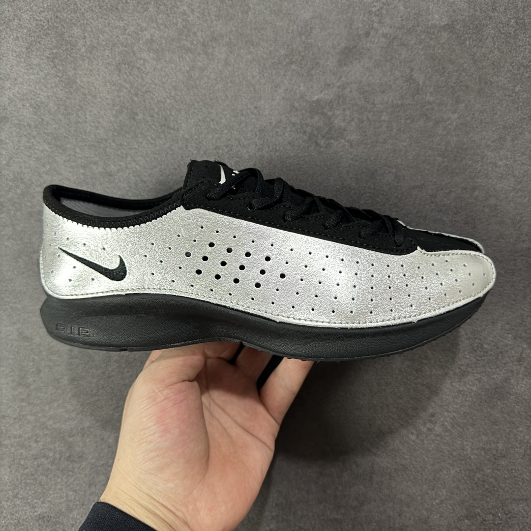 【公司H版】Nike Air Superfly 舒适百搭防滑耐磨 低帮跑步鞋 女款 黑银色 IB5824-200 市场首发版本出货 原版开发 黑银配色超酷,未来感拉满 鞋很轻盈,鞋型偏窄 可以选择大一码,显的脚长一些 可盐可甜 颜值在线 春夏百搭款 尺码:35.5 36 36.5 37 38 38.5 39 40-选品中心