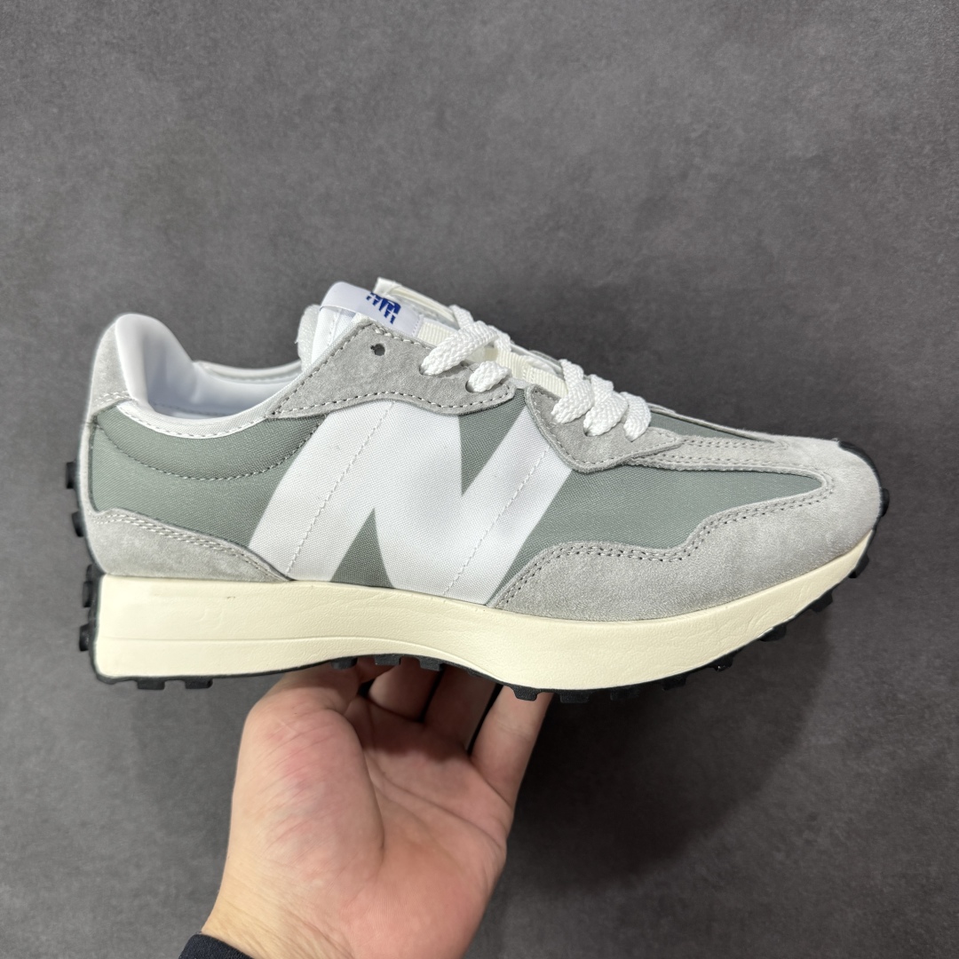 【K8版本】NB新百伦New Balance NB327系列复古休闲运动慢跑鞋 MS327LAB 全新 New Balance 327 系列,以更纯粹的复古风格设计打造的全新造型。侧身还以解构设计,将 N 字标志以做旧压花样式呈现,样式别具新意。而麂皮、冲孔皮革的塑造,则呈现出高级怀旧气质,也让鞋款在奢华时装风格与运动氛围之间达到了平衡。 尺码:36~45半-选品中心
