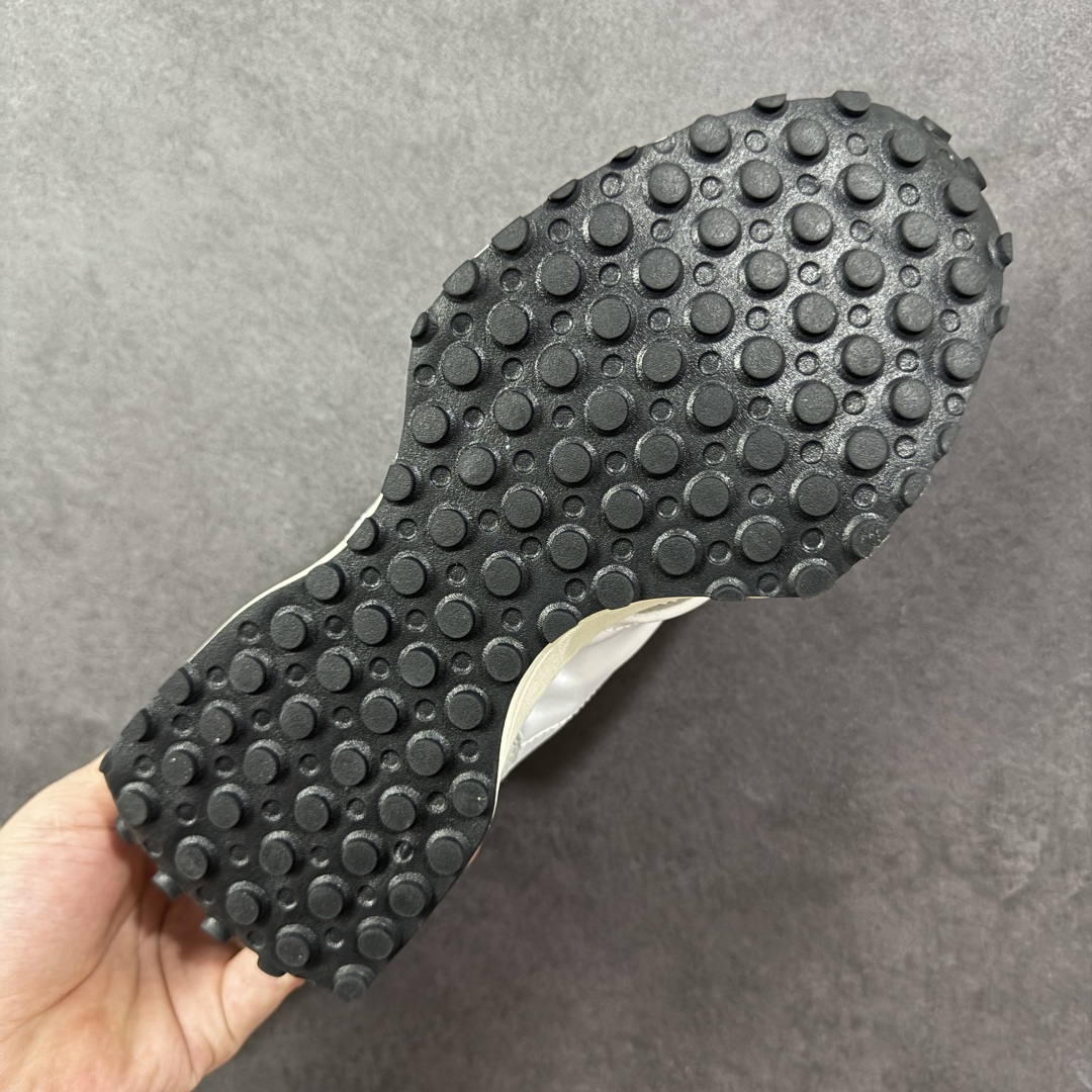 图片[9]-【K8版本】NB新百伦New Balance NB327系列复古休闲运动慢跑鞋 MS327LAB 全新 New Balance 327 系列，以更纯粹的复古风格设计打造的全新造型。侧身还以解构设计，将 N 字标志以做旧压花样式呈现，样式别具新意。而麂皮、冲孔皮革的塑造，则呈现出高级怀旧气质，也让鞋款在奢华时装风格与运动氛围之间达到了平衡。 尺码：36～45半-选品中心